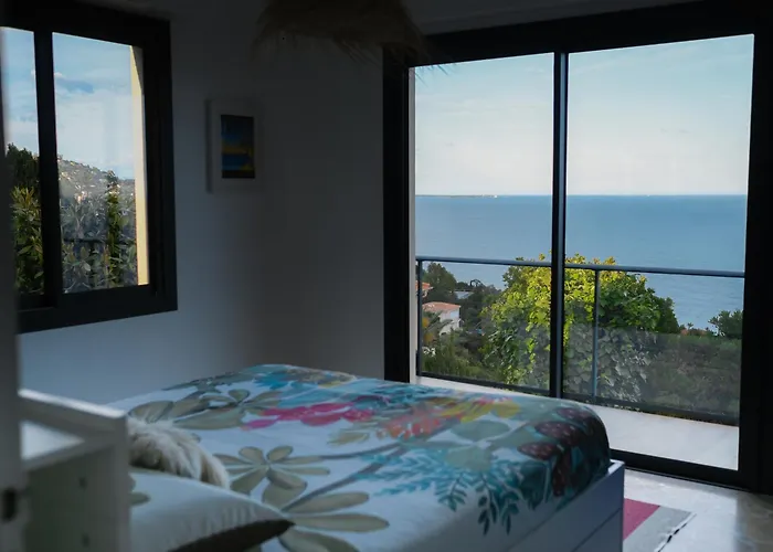 D'exception Vue Avec Piscine Privee Saint-Raphael (Var)