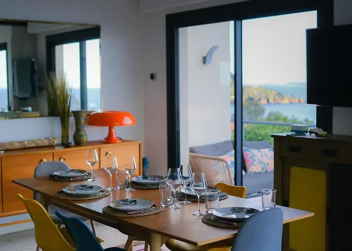 D'exception Vue Avec Piscine Privee